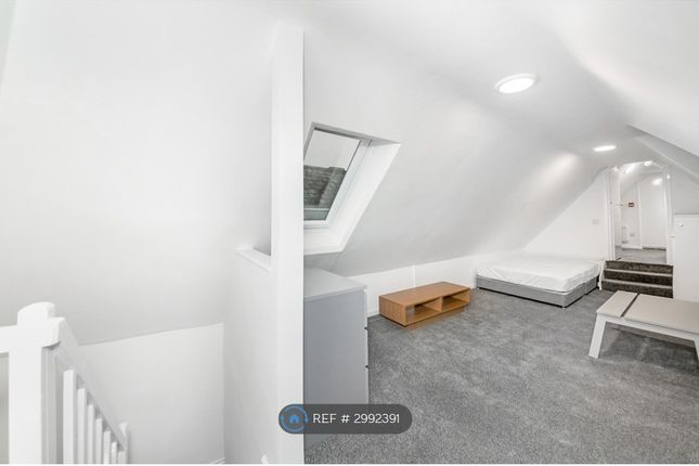 Apartment  The Beacon, Stile Common Road, Huddersfield photo 5