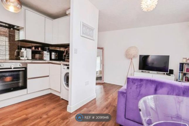 2-bed flat on Birmingham, £1,200/mo