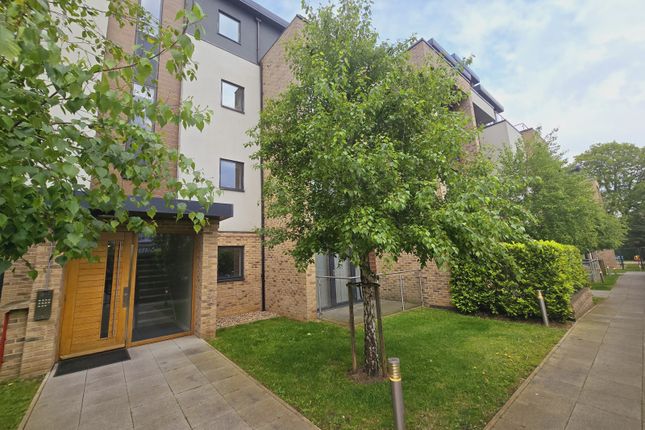 Flat for sale in Drayton Court, London