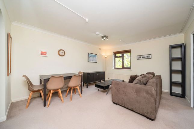 Flat 14, White Lodge, Castlebar Park, London photo 2