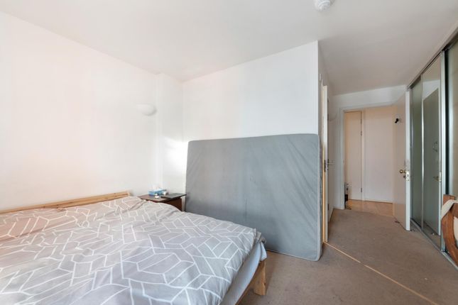 Flat 12 Aurora Building 164, Blackwall Way, London photo 4