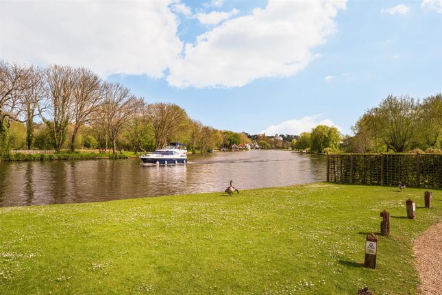 Riverside, Basmore Lane, Henley-on-Thames photo 4