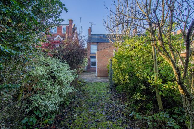 13, Willow Grove, Southam photo 3