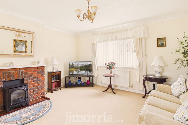 13 Fairbush Close, Haverfordwest photo 3