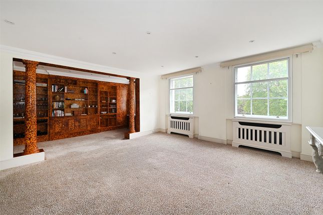 Flat 3, 114, Eaton Square, London photo 2