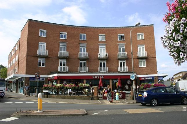 Thumbnail Flat to rent in Burkes Road, Beaconsfield