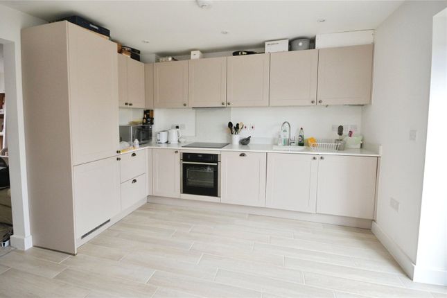 10, King Charles Drive, Essex photo 3