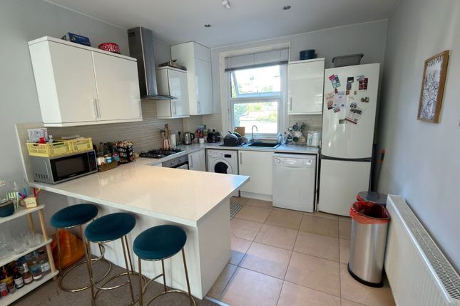 196A, St. Ann's Hill, London photo 3