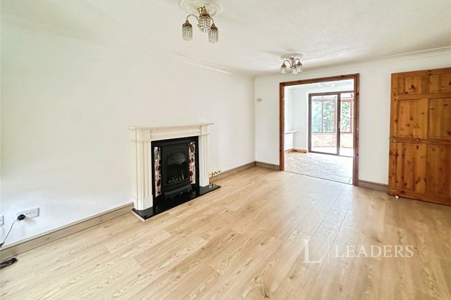 33, Cherry Orchard, Warwickshire photo 4