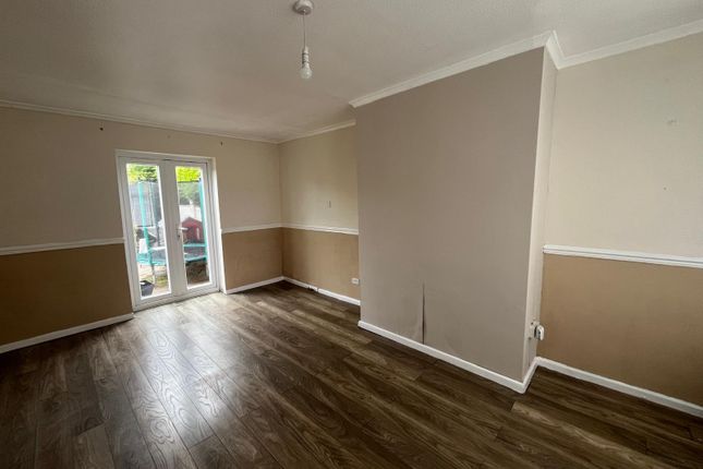 15, Heolddu Grove, Bargoed photo 5