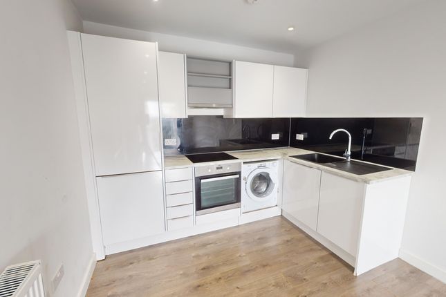 Thumbnail Flat to rent in Higher Drive, Purley