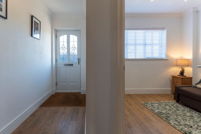 47, Sheep Walk, Shepperton photo 3