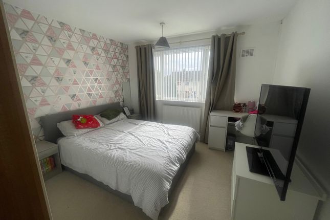 Property to rent in Dering Close, Coventry