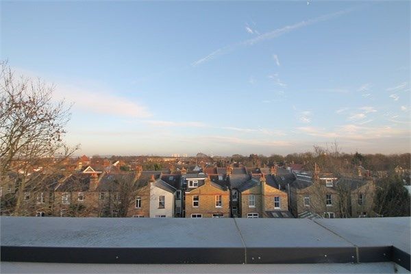 Flat for sale in Green Lanes, Winchmore Hill