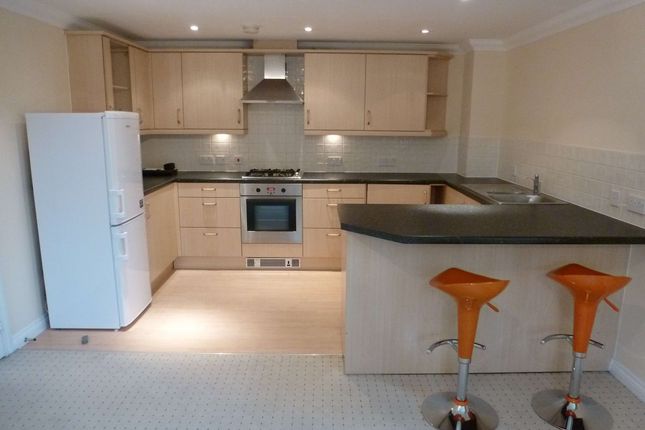 12 Kitsbridge House, Copthorne photo 2