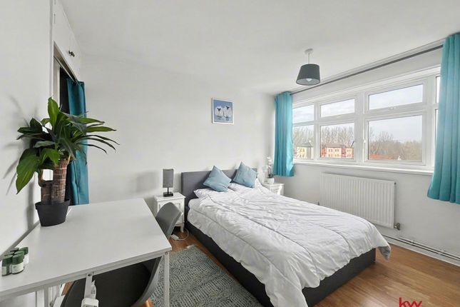 286 Holdbrook Court, Holdbrook South, Waltham Cross photo 3