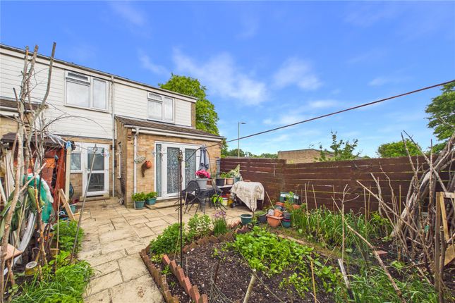 4, Martin Close, Hampshire photo 2