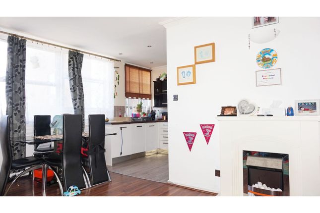 Flat for sale in 6 Whitehorse Road, Croydon