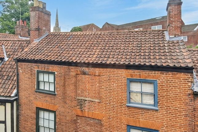 2-bed flat on 30C, Elm Hill, Norwich, £240,000