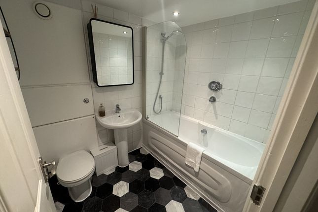 Flat 4, 497, Christchurch Road, BOURNEMOUTH photo 5