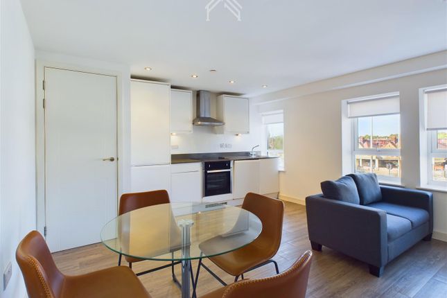 8384, London Road, Staines-Upon-Thames photo 4