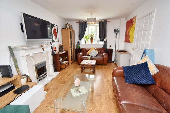 38, Rose Close, Corby photo 4
