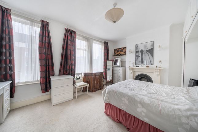 147, Southampton Way, London photo 3