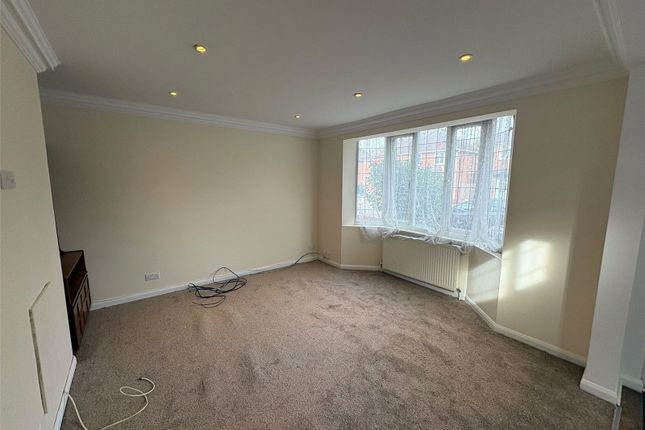 20, Calvert Close, Hampshire photo 3
