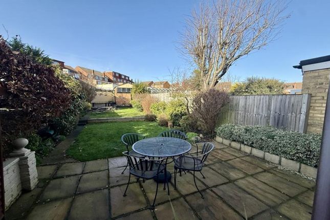 4 Laura Drive, Hextable, SWANLEY photo 4