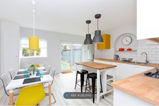 Open Plan Kitchen Diner On The Back Garden