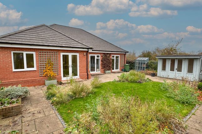 Detached bungalow to rent in Weavers Branch, Thame, Oxfodshire