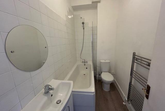 First Floor, Flat 2, 24 Broad Green Avenue, Croydon photo 3