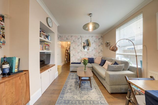 Flat for sale in Pattenden Road, Catford, London