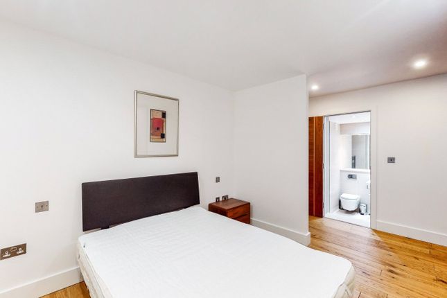 Flat 10, 8, Eagle Court, London photo 2