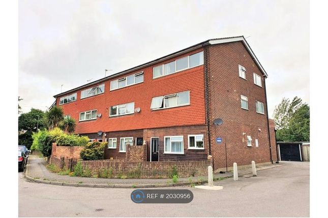 Thumbnail Flat to rent in Westfield Parade, New Haw, Addlestone