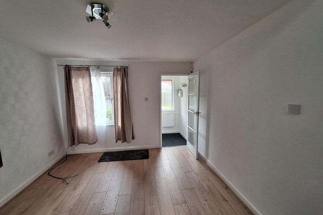 53, Redhall Crescent, Leeds photo 4