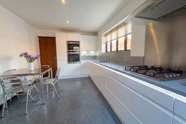 13 Kindleton, Milton Keynes photo 2