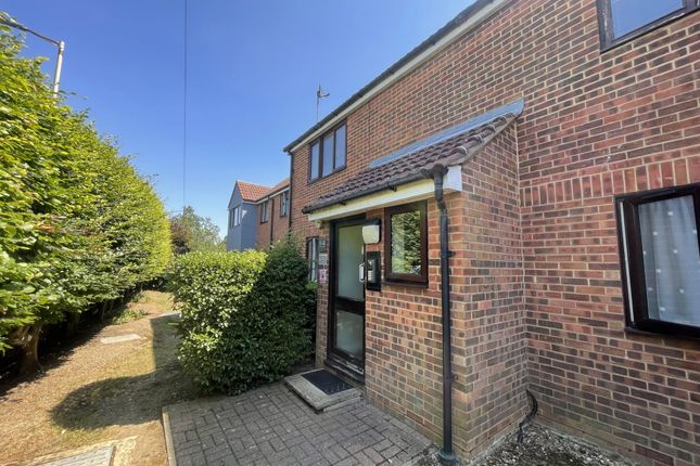Flat 4 Heron Court, Fyfield Road, Ongar photo 2