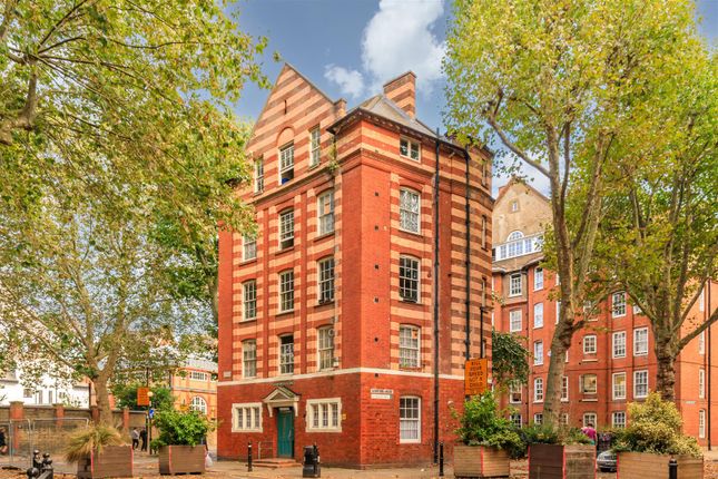 Thumbnail Flat for sale in Sandford House, Arnold Circus, Shoreditch
