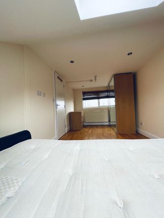 Shared accommodation to rent in Grosvenor Road, Ilford