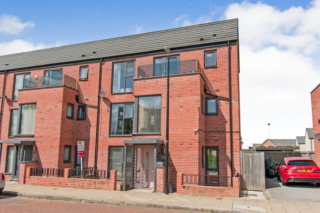 Thumbnail Town house for sale in Middleton Little Road, Allerton Bywater, Castleford