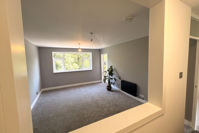 21, Hearsall court, Coventry photo 4