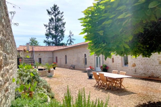 Country house for sale in Nanteuil-En-Vallée, Charente, France - 16700