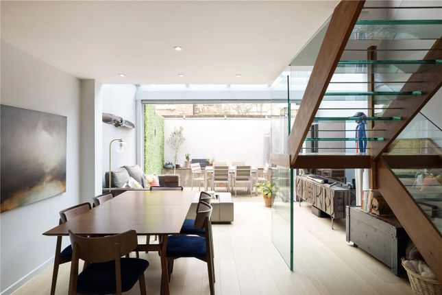 42, First Street, London photo 2