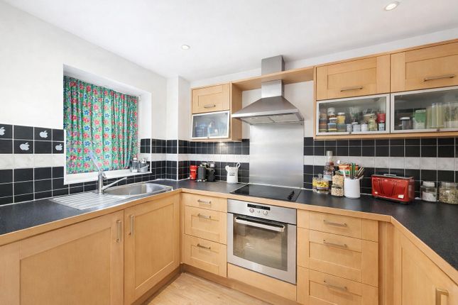 Flat 16, Sixpenny Court, Tanner Street, Barking photo 5