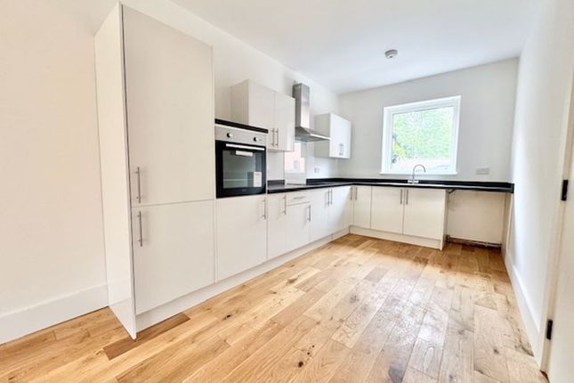 8 The Curve, Welholme Avenue, Grimsby photo 2