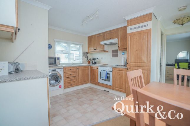R139, Creek Road, Canvey Island photo 3