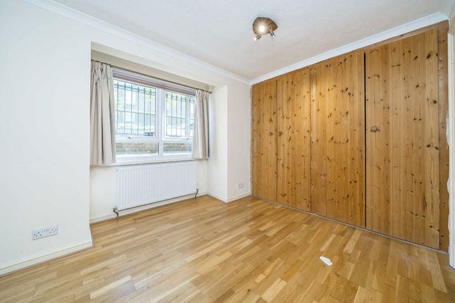 Flat 1, Mitchell House, 2A, Oxford Road North, London photo 4