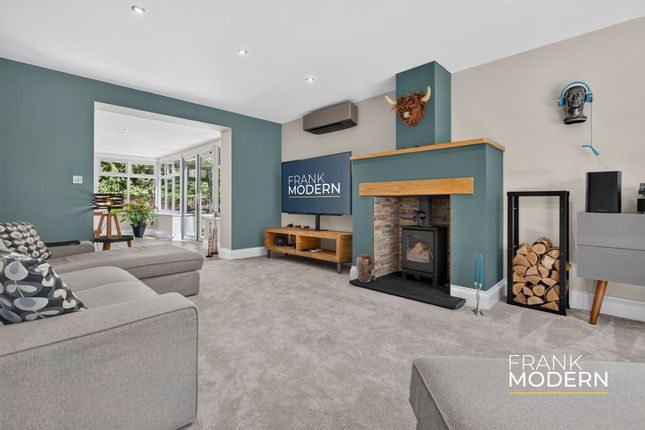3 Highbury Gardens, Bourne photo 3