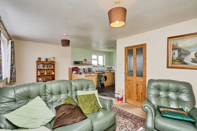 Flat 1, 21, Woodhill Close, Isle of Wight photo 3